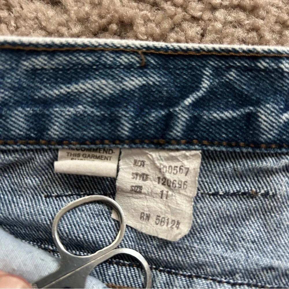 Fever Vintage Medium Wash Blue Raw Hem Button Fly Denim Jean Shorts Size 11